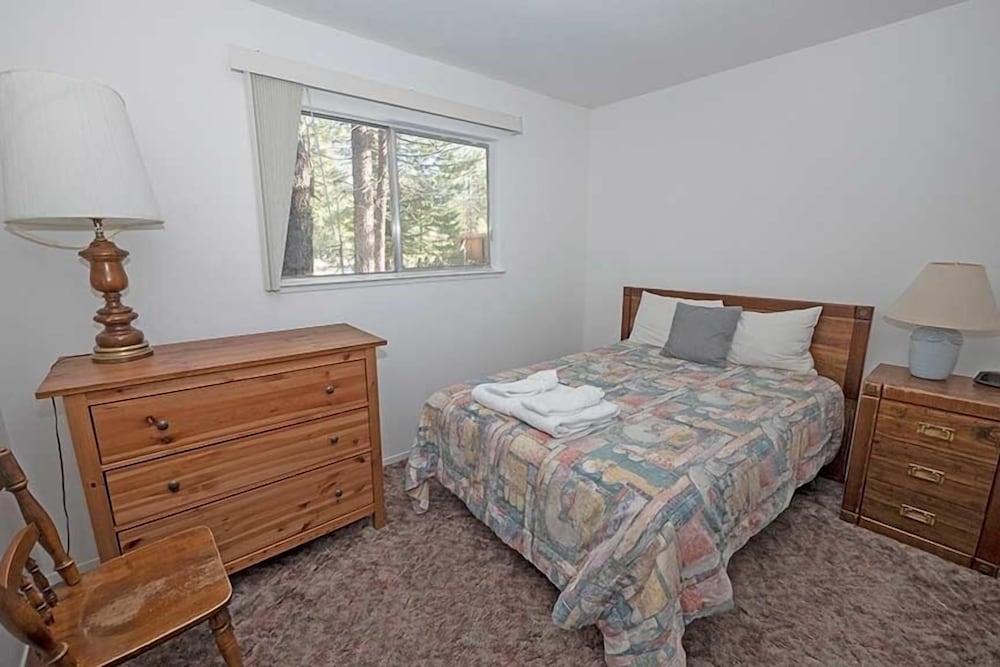 Lake Tahoe Vacations - 1629 Pioneer Trail 4 Bedroom Home by RedAwning - Property Image 18