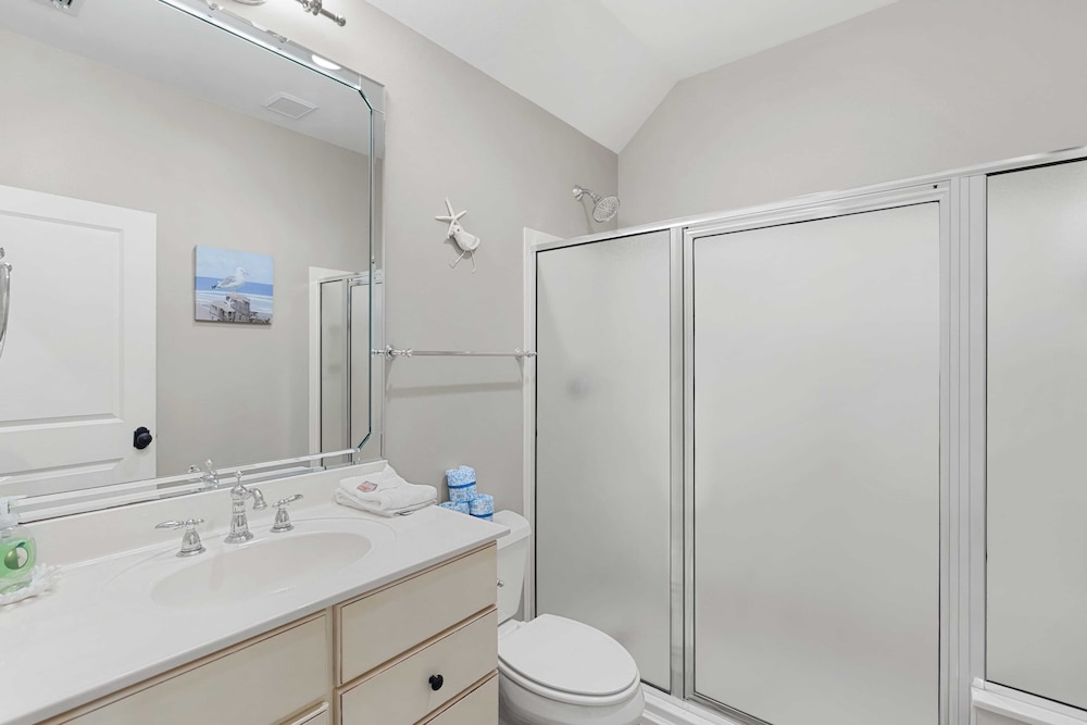 Golf Cart + Pool Access Near Baytowne & Beach Coral Starfish by Avantstay