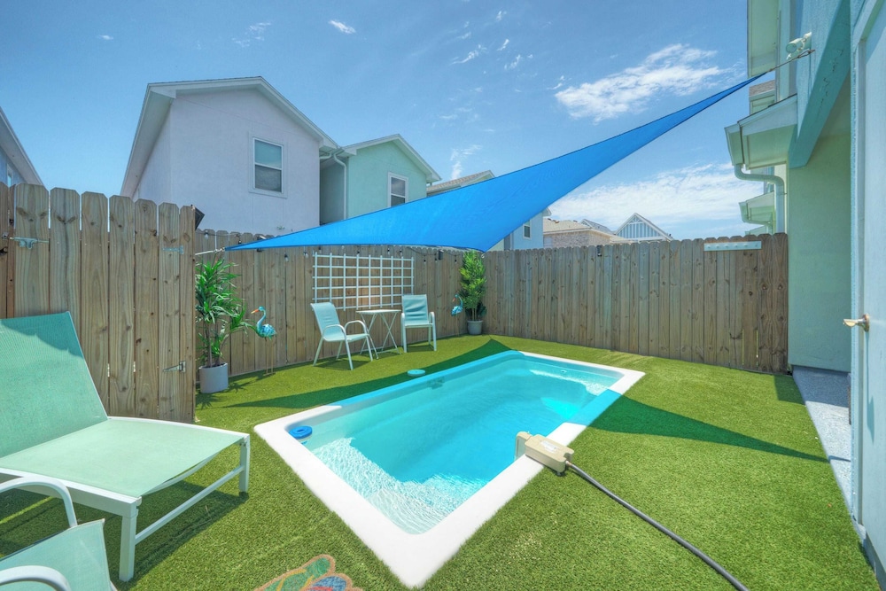 Peaceful Paradise Private Pool, Balcony Views + 5 Mins to Whitecap Beach