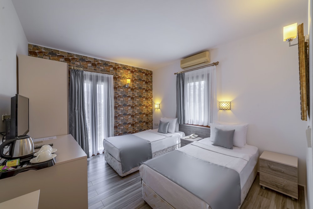 Queen Boutique Hotel - Image 79