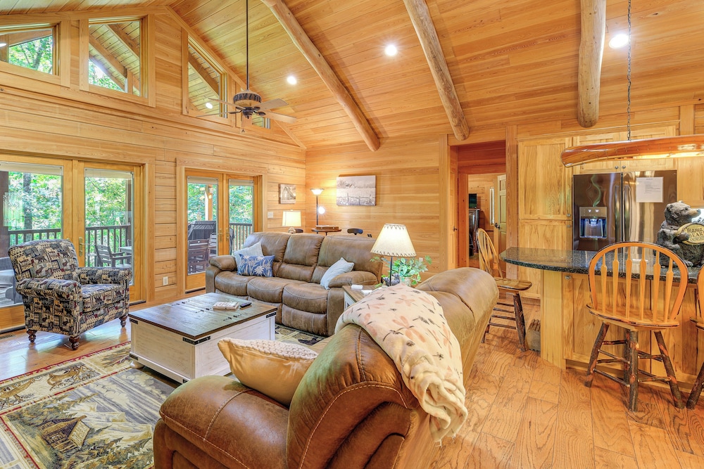 Near Boone-custom Built Cabin: 3 BR 3 BA W/hot Tub