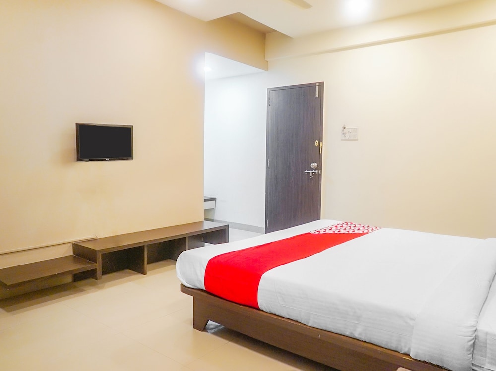 OYO 13583 Hotel Paradise Inn