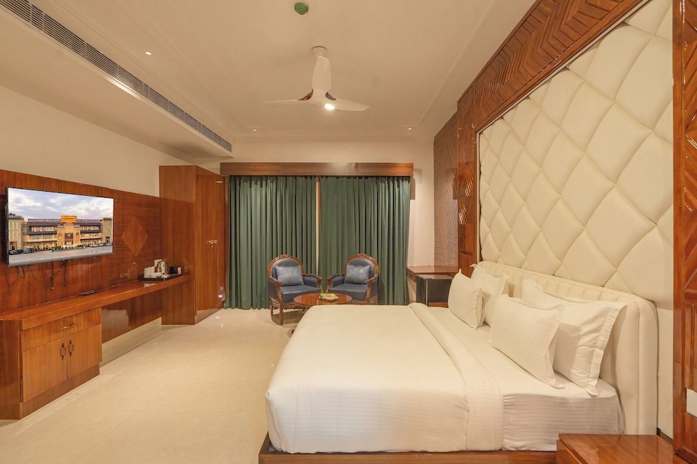 Gajraula Sukhdev Dhaba & Resort