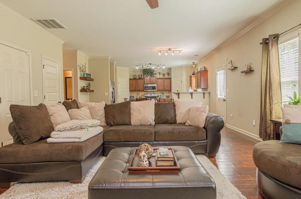 Serene Family Hideaway 4Br w Pool Table