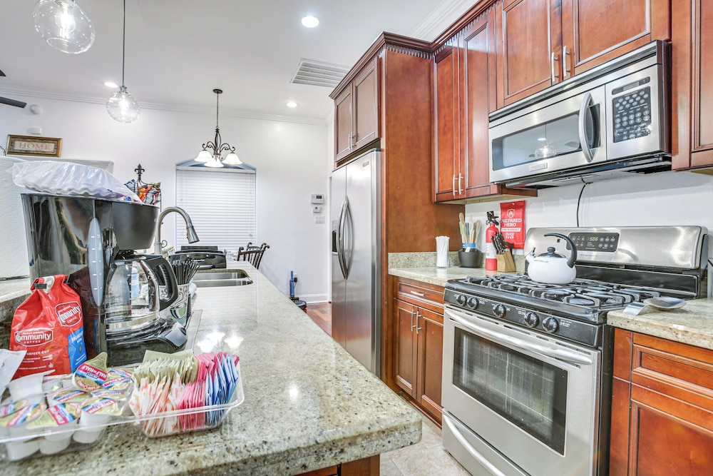5 Mi to Bourbon Street: Nola Home w/ Fenced Yard!