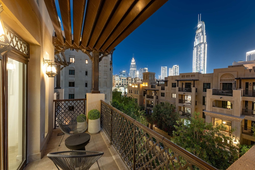 Luxury 2BR Apartment With Full Burj Khalifa View 2-min Walk to Dubai Mall