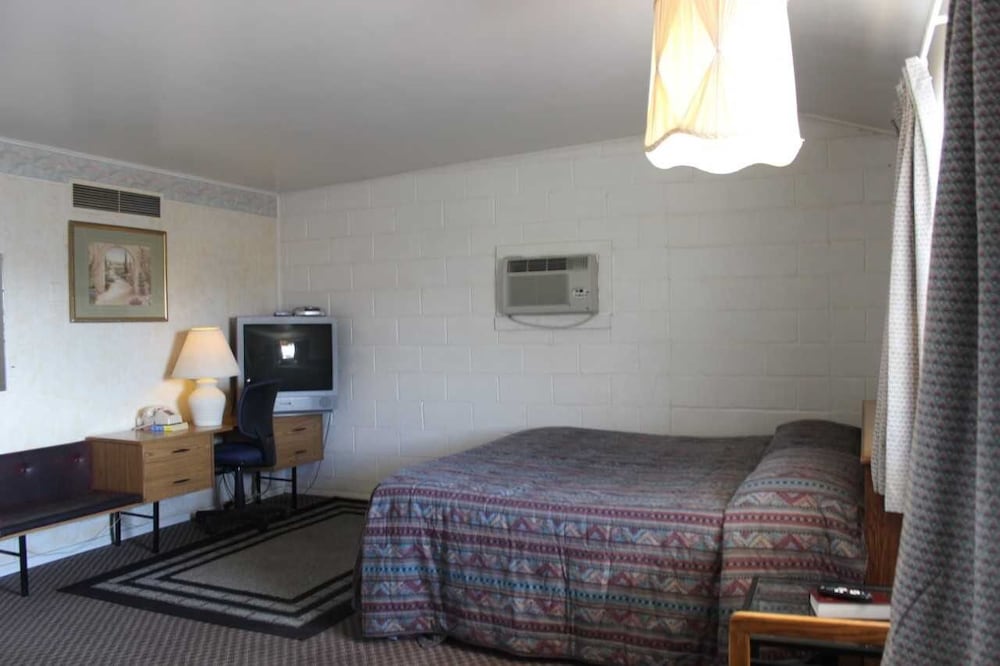 Thunderbird Motel view 5