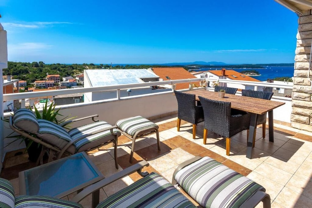 Peaceful Apartment With Beautiful View