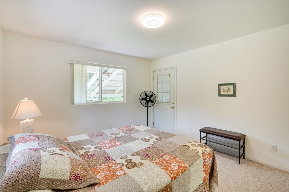 Captain Cook Home on Quiet 3 Acres w/ Fruit Trees