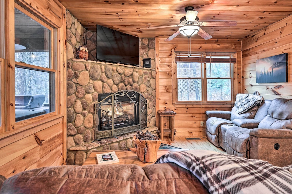 Pet-friendly Blue Ridge Vacation Rental Cabin view 3