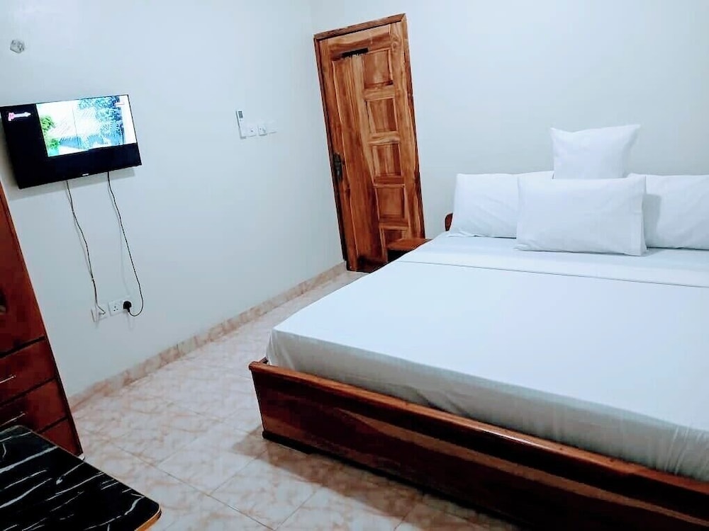Madora Lodge