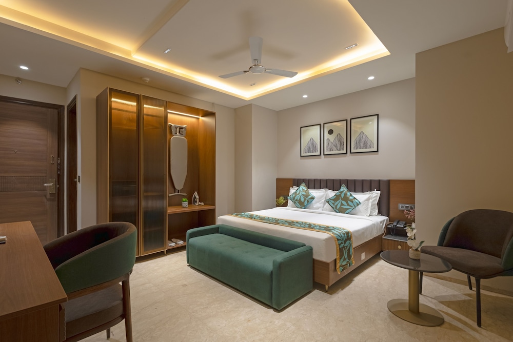 Saltstayz Premier Naraina Central Delhi