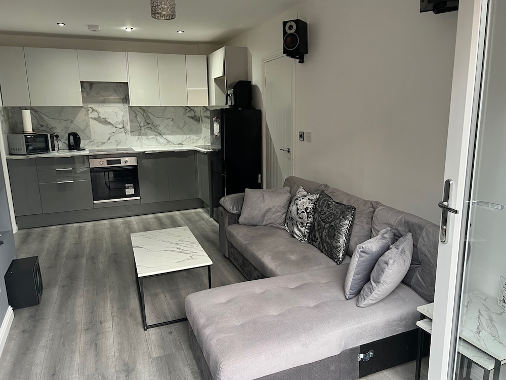 Private 1 Bedroom Apartment - Edinburgh - Sleeps 2