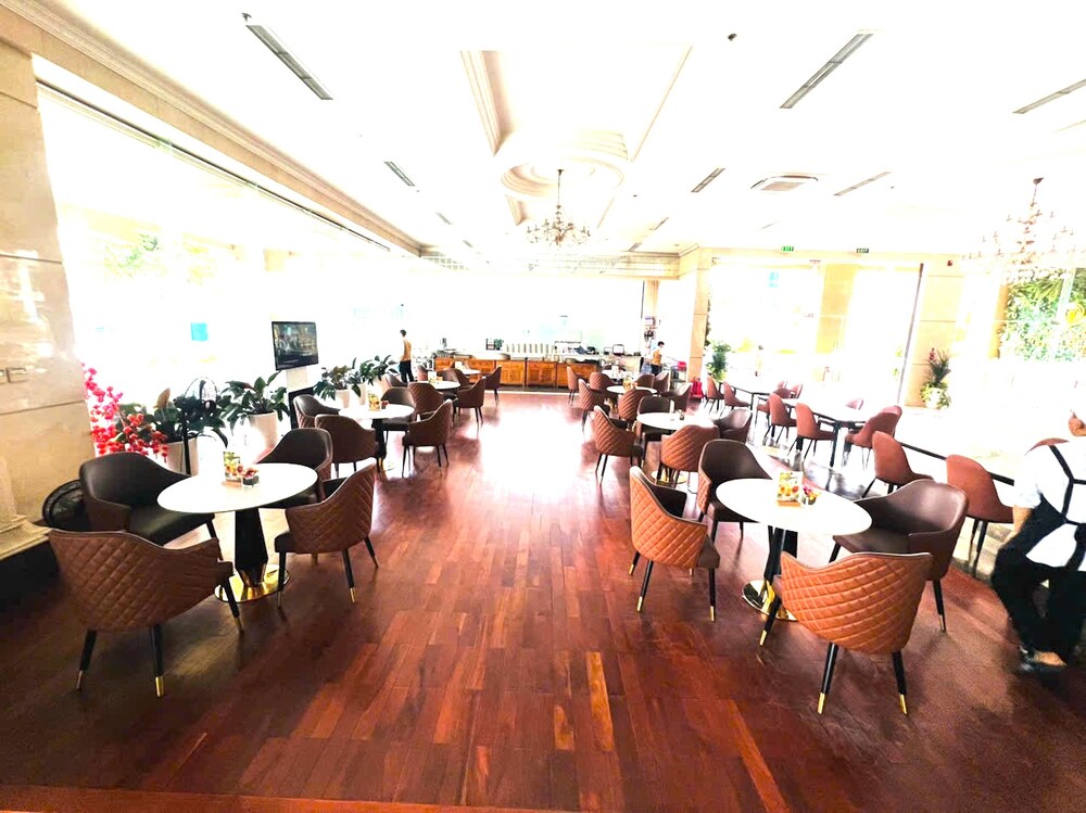 Diamond Suite Golden King