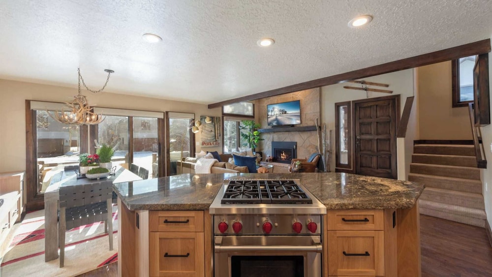 Jupiter Peak by Avantstay Near Deer Valley Base w/ Hot Tub!