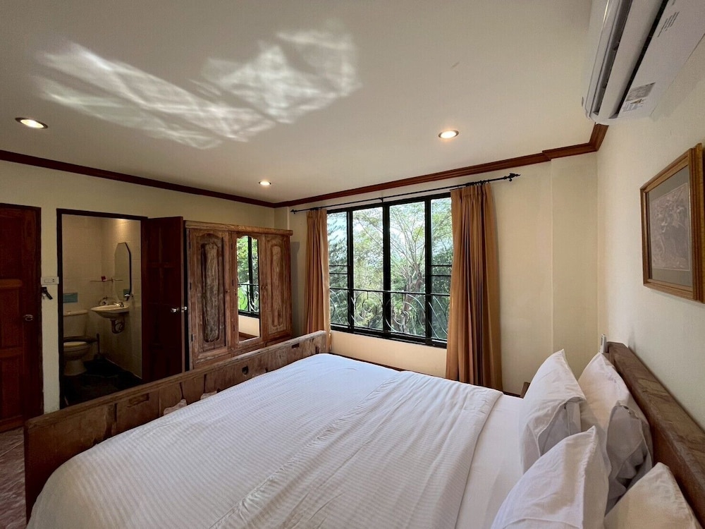 Thara Bayview Villa