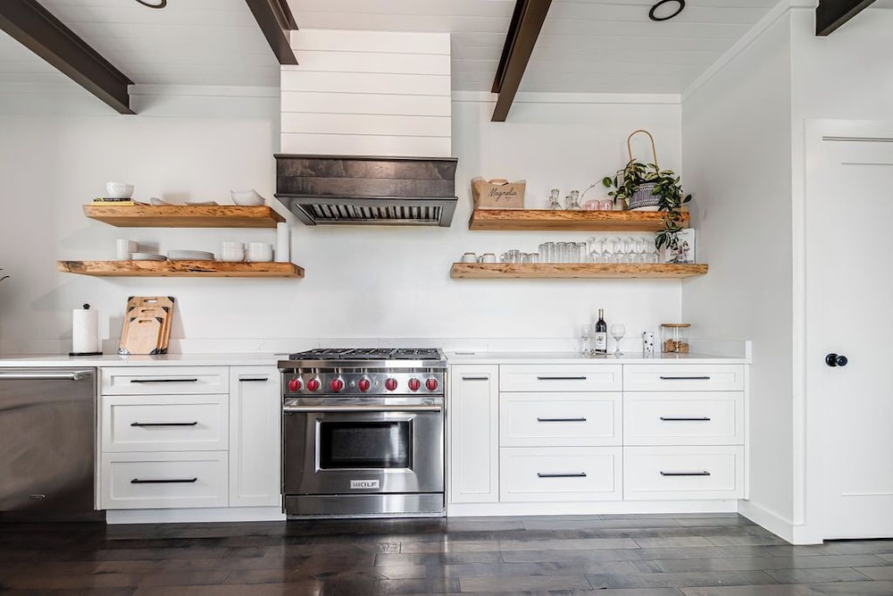 Luxury Hill Country Container Home - Near Alamo Springs Cafe