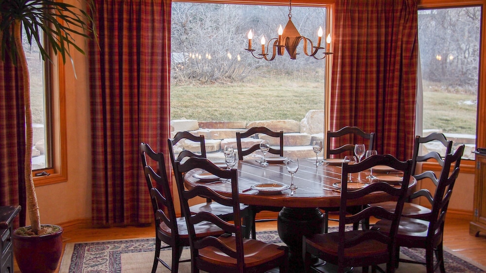 White Pines 5-Bedroom 5-Bath Luxury Home in Solamere Lower Deer Valley