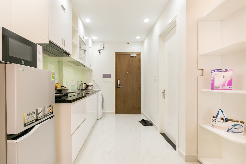 Jennifer House - Millenium Apartment