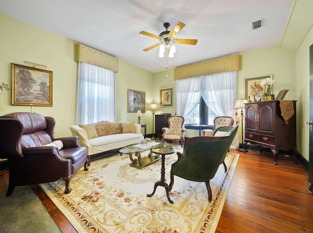 Charming Green Cove Historic Home 1st Floor Stay
