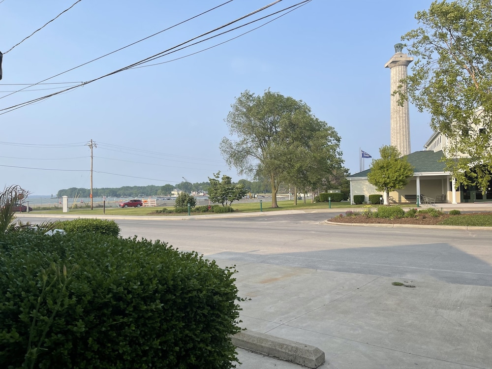 Harbour Square Suites