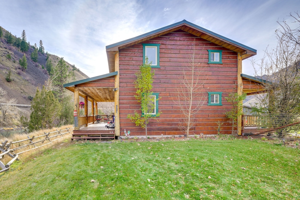 Pet-friendly Idaho Home on the Salmon River! view 4