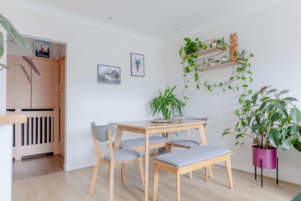 Scandi-style 2BD Maisonette W/garden Brick Lane!