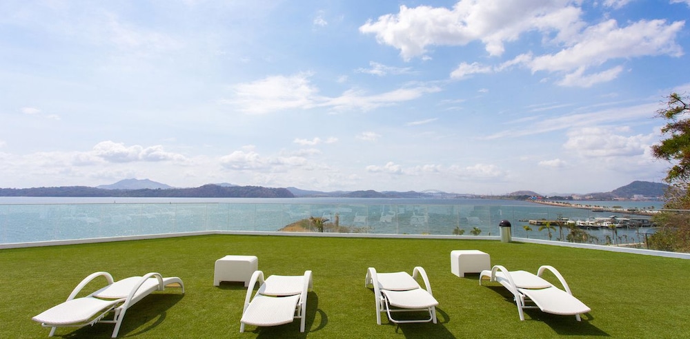 Naos Luxury Rents