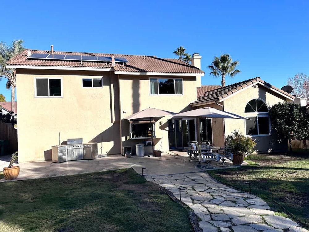 Crestview Oceanside Retreat With Yard Pets