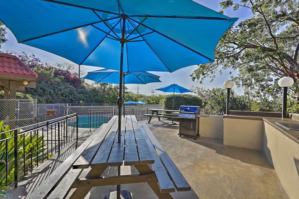 Airy Kailua-kona Condo < 1 Mi to Beach + Town