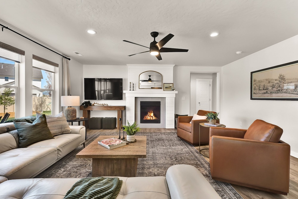 Spa Nights Game Room Fun Luxe 5BR Sleeps 17
