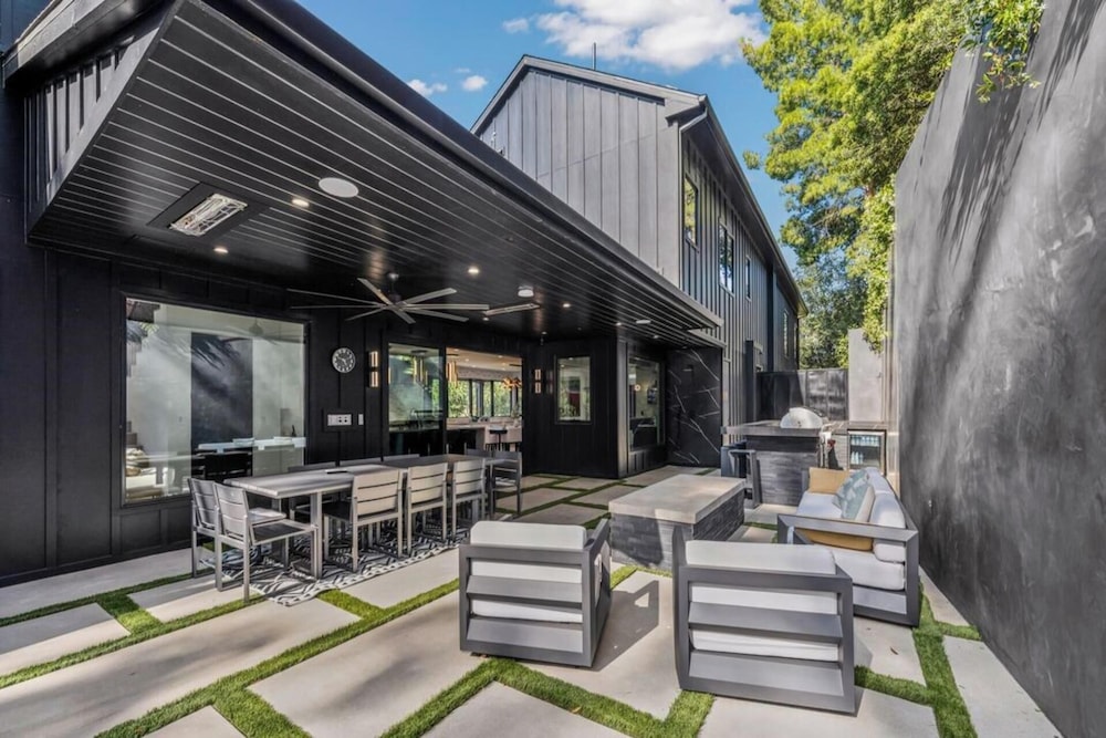 Oak Haven Sanctuary - Grand Estate With Pool, Guest House & Scenic Views