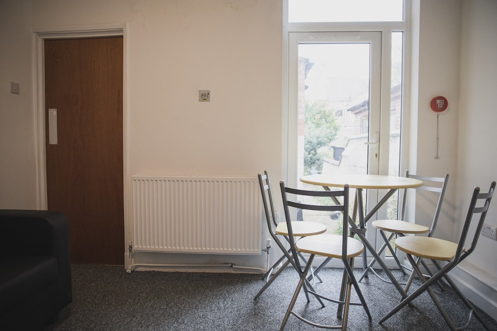Room in Guest Room - Spacious Double Room in Leicester view 5