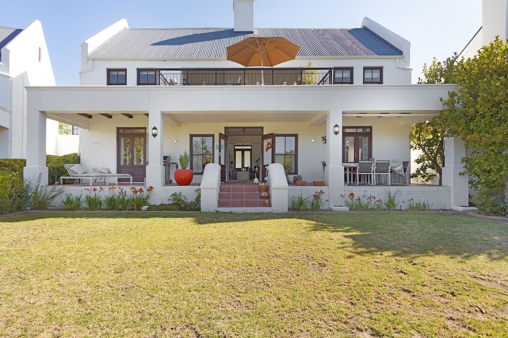 Winelands Golf Lodges 1 view 3
