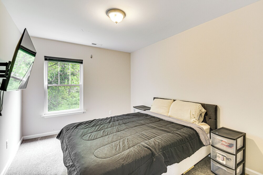 Walk to Dining: Sleek Hampton Home w/ Deck!