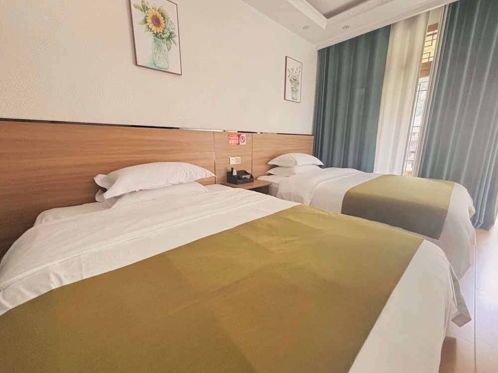 Fenghuang Oldtown Fuyuan Riverside Hotel