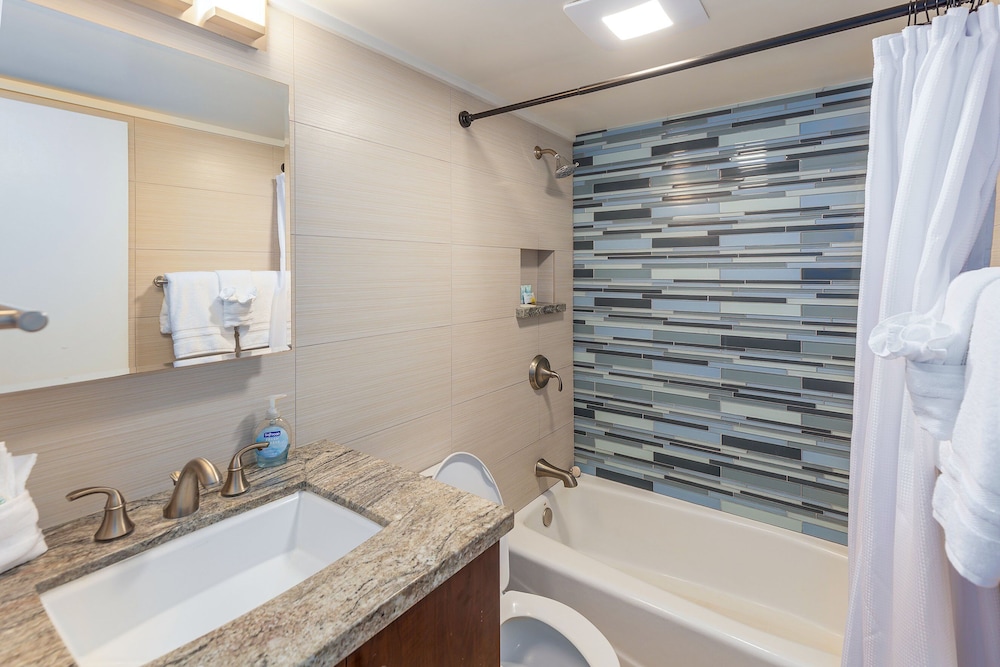 Kamaole Sands 10-403 - Stunning Renovation - Penthouse Level - Split AC - Look!