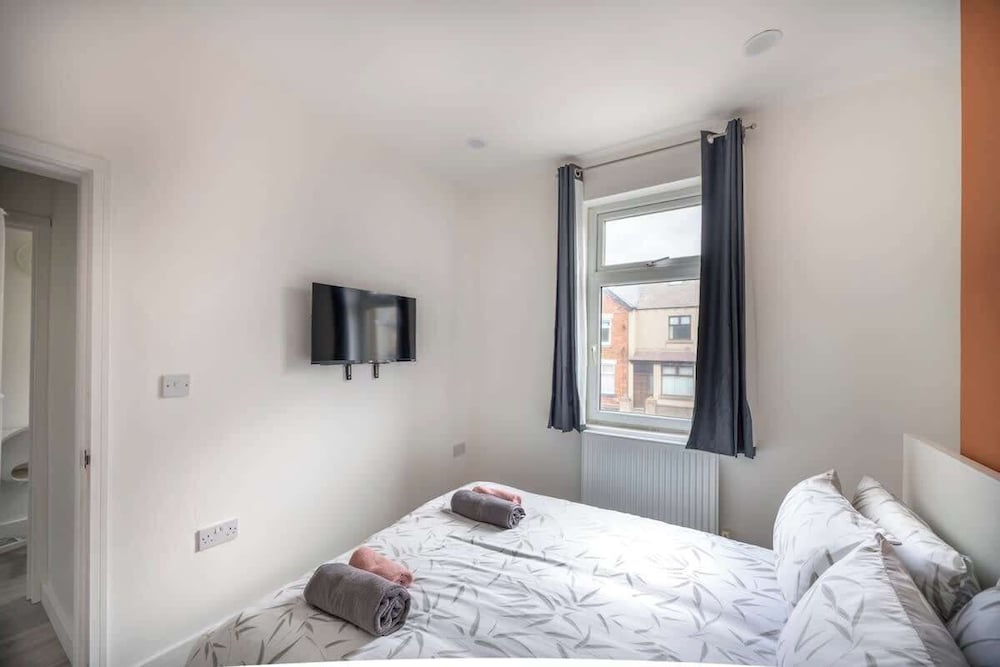 3bedroom 2 Bathroom House-free Parking 5 Beds