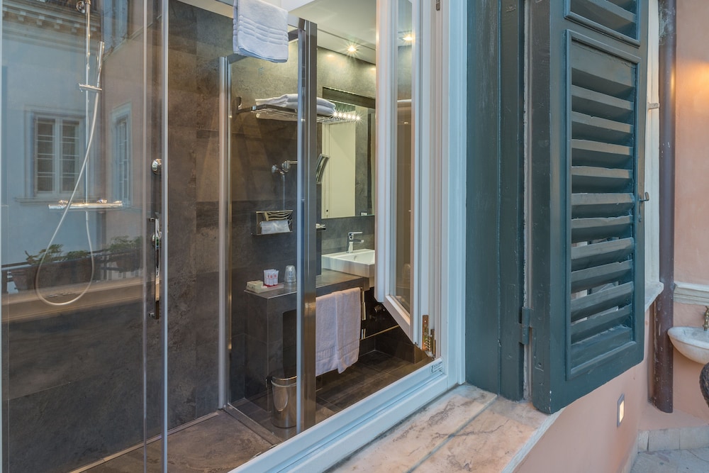 Les Diamants Spanish Steps Suite