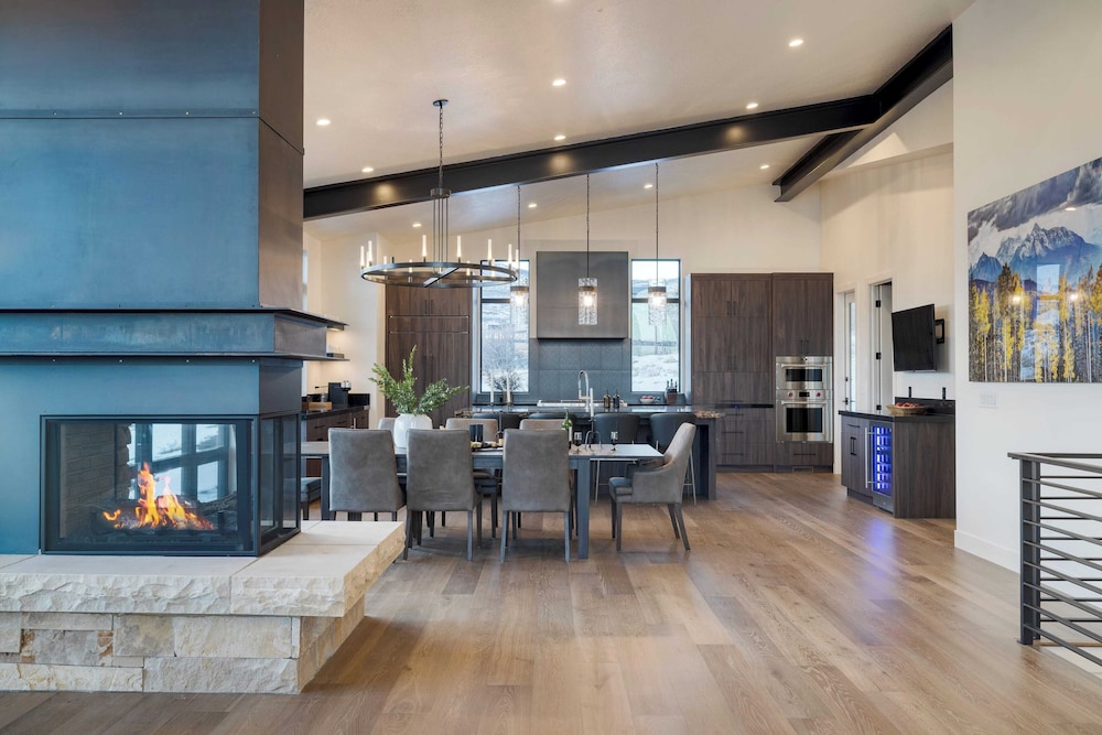 Mins to Deer Valley Lift Firepit, Game Room, Views, 5bdr Orion by Avantstay