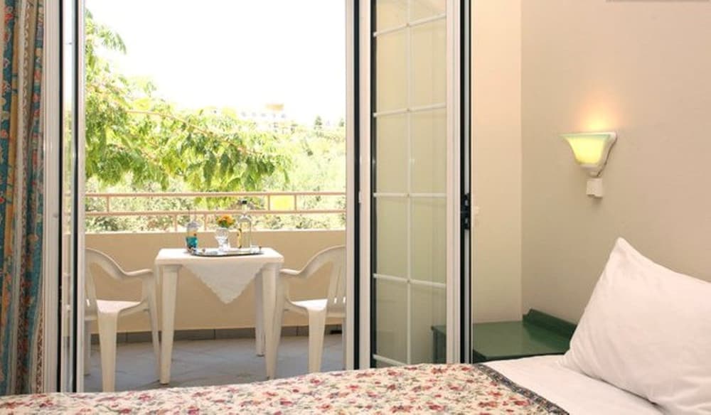 Armonia Apartments & Studios