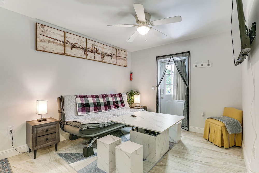8 Mi to Manatee Park: Cozy Getaway in Lehigh Acres