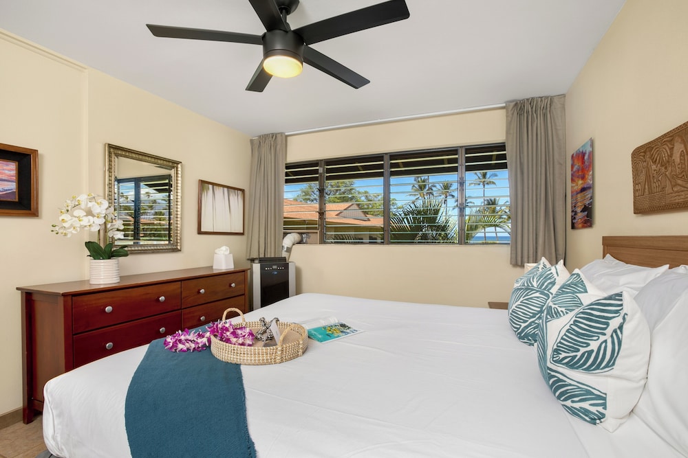 Waiohuli Beach Hale Ocean View Condos with Parking