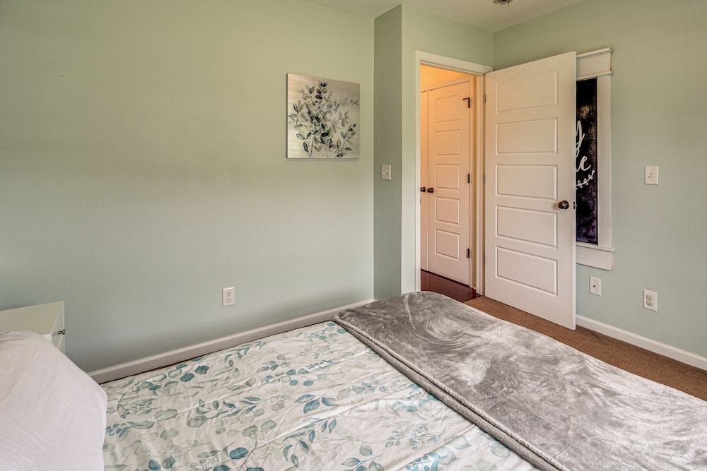 13 Mi to Chattanooga: Family Home w/ Backyard!