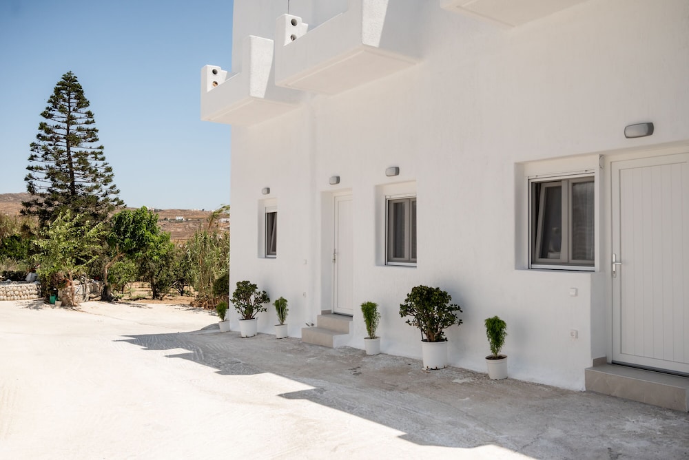 Spilia Suites Hotel Mykonos view 2