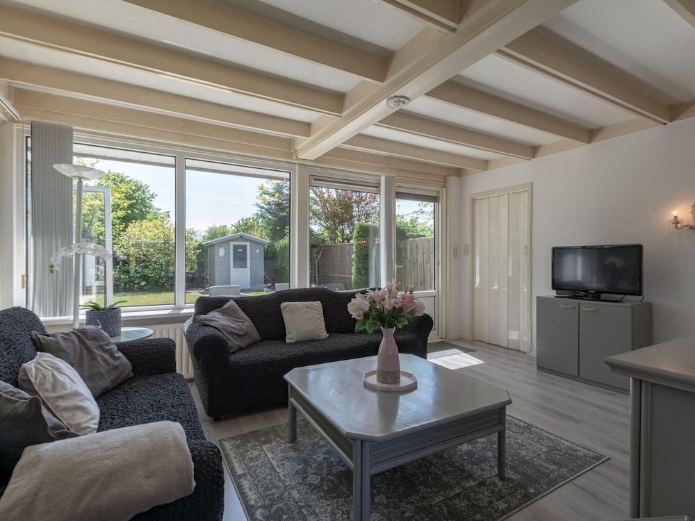 Welcoming Bungalow With Garden