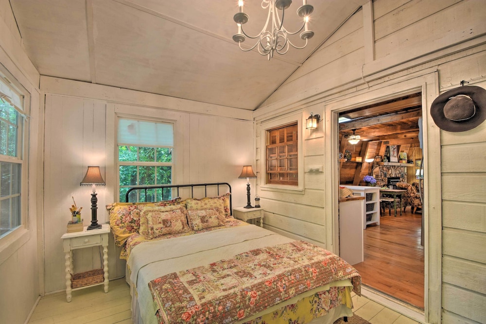 Clemson Vacations - Artist's A-frame Cabin w/ New Interior  Deck - Property Image 2