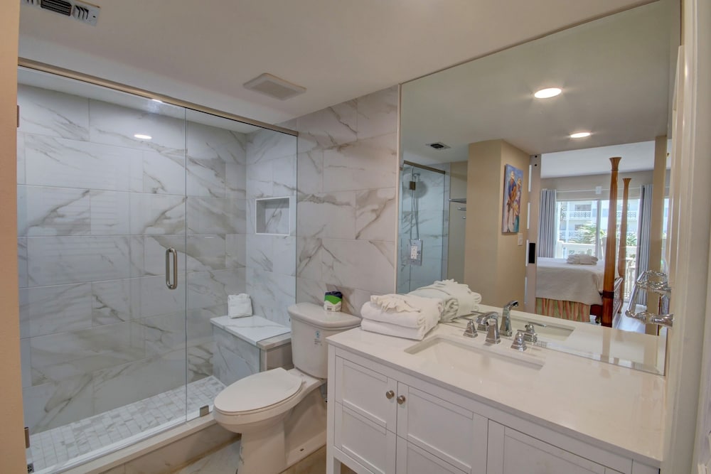 338 El Matador 2 Bedroom Condo by RedAwning