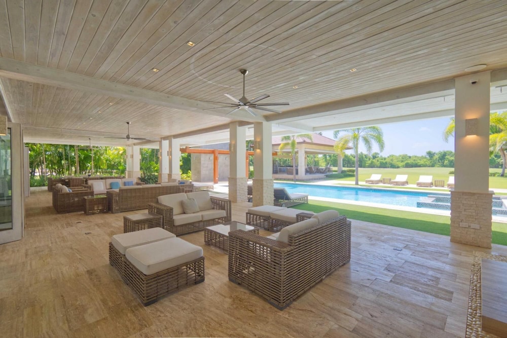 Modern Villa With Ocean View and Service Staff view 5