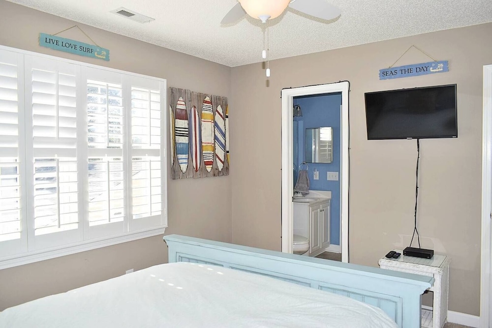 The Bucket List 4 Bedroom Home by Redawning view 4